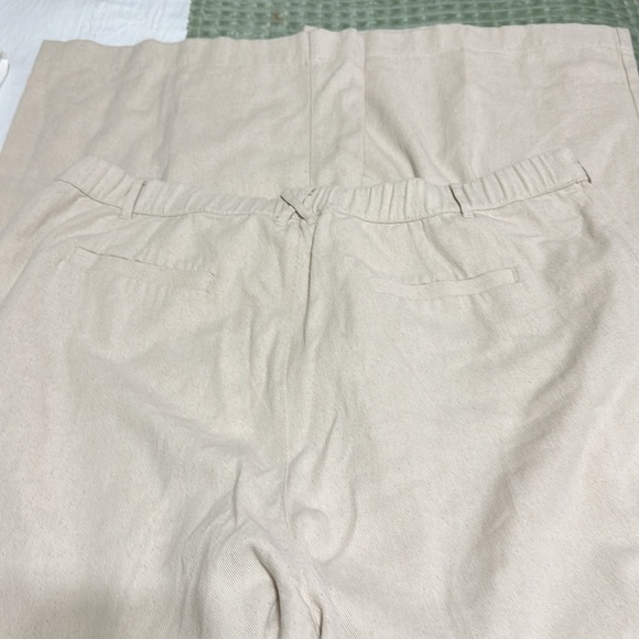 NWT - High waisted wide-leg trousers. Never worn - Picture 2 of 8